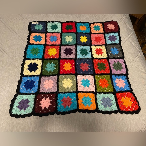 Granny Square Lap Blanket Afghan in beautiful preowned condition - Picture 3 of 5